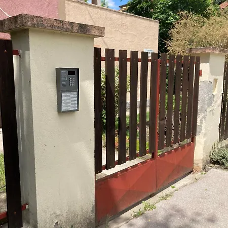 公寓 Roland Apartmant Zuglo *