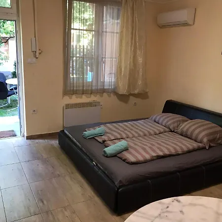 Roland Apartmant Zuglo 公寓