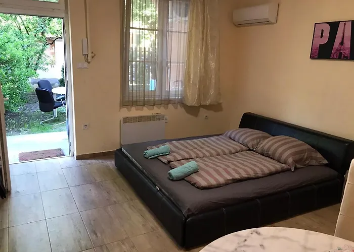 Roland Apartmant Zuglo شقة